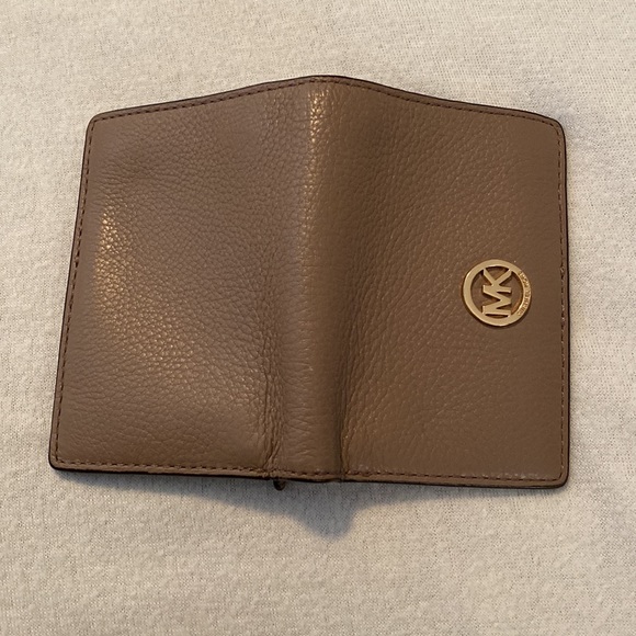 MK light tan shoulder bag - Picture 9 of 9